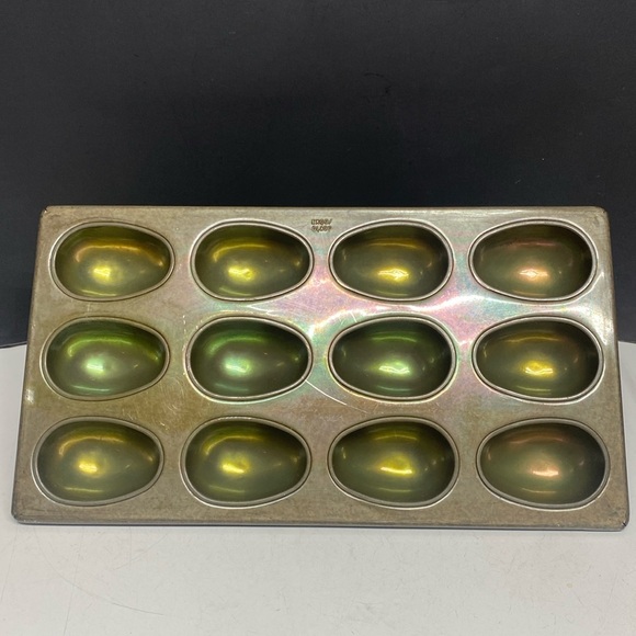 Ekco Glaco Steel Baking Pan Egg Shaped 12 Cup - Picture 1 of 17